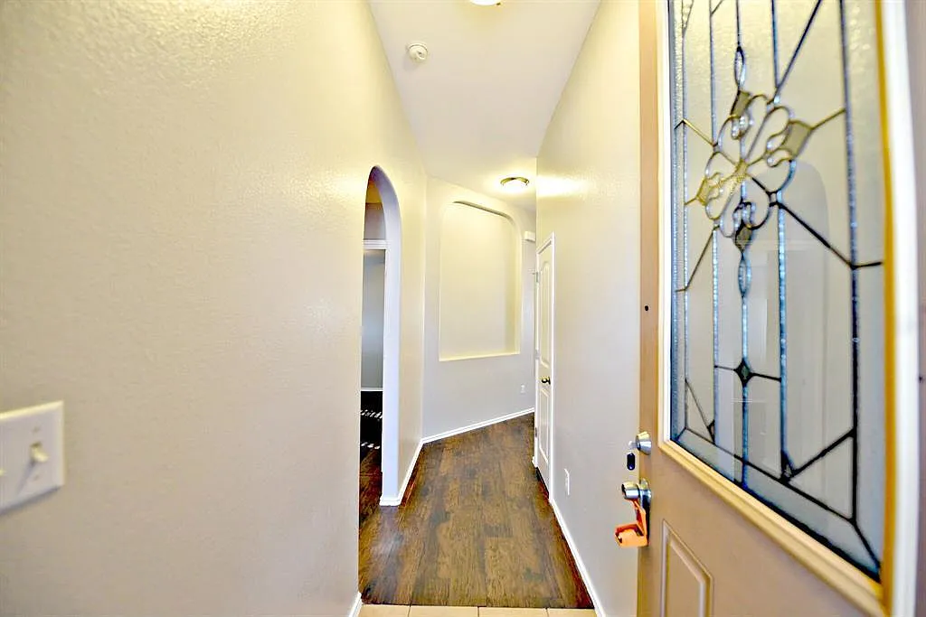 3 bed, 2.0 bath, 1457 sqft, $1,950 — Photo 3