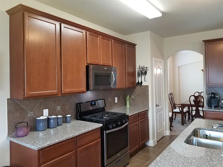 2566 Riverway Dr — Photo 6
