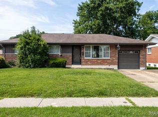 14 Flamingo Dr, Hazelwood, MO