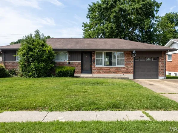 14 Flamingo Dr, Hazelwood, MO 63042