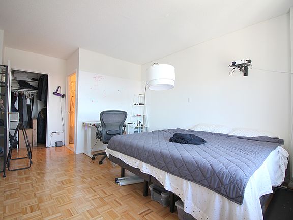 4th image of 225 8th Ave #3B