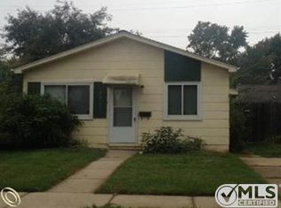 22627 Hanson Ct, Saint Clair Shores, MI 48080