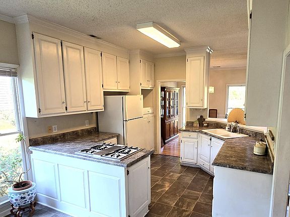 5th image of 10 Quail Meadow Ln
