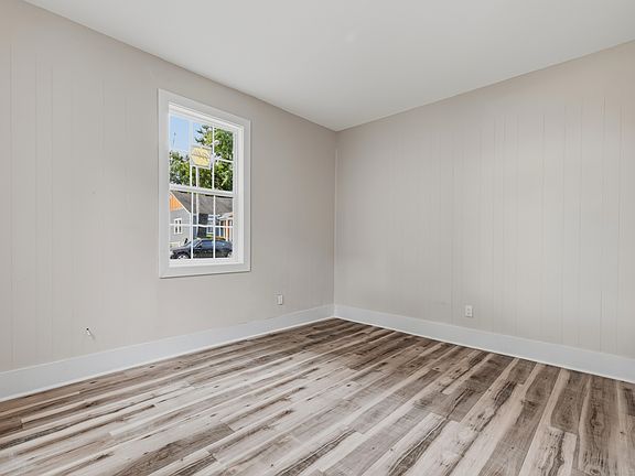 4th image of 1030 W 11th St