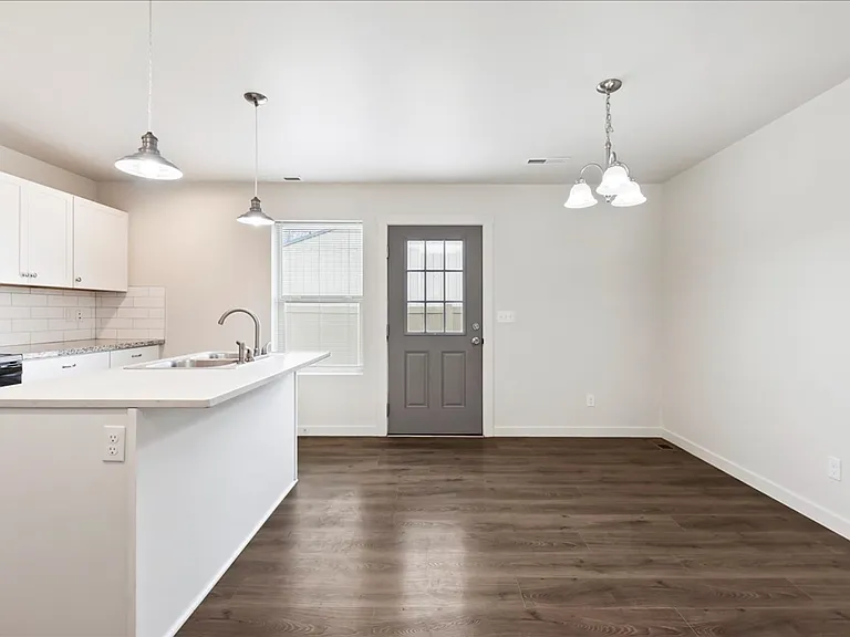 114-116 E Ravenna Ln #130 — Photo 8