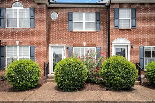 340 Stewarts Landing Cir Photo 1