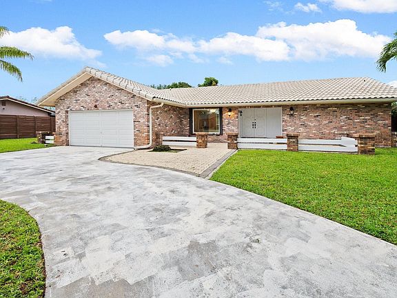 3rd image of 41 W Palm Drive