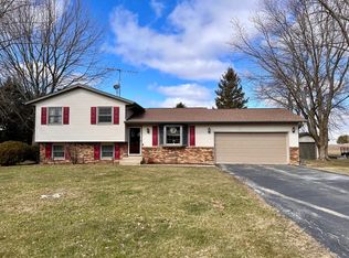 1072 Prairie Hill Dr, Dixon, IL 61021