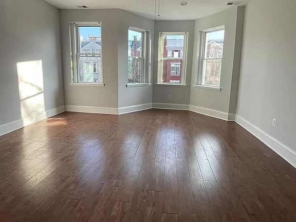 Main floor - Living room