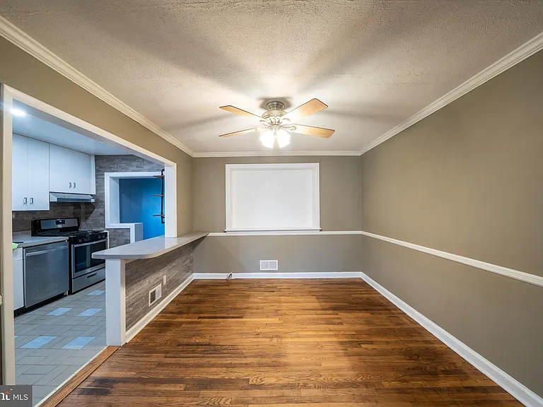 705 Eastshire Dr — Photo 9