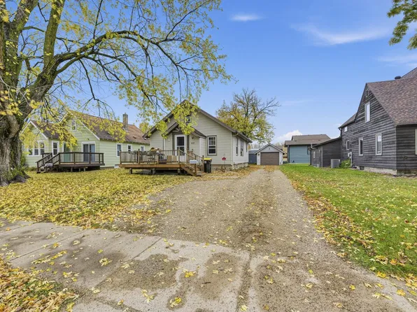 912 13th St, Windom, MN 56101