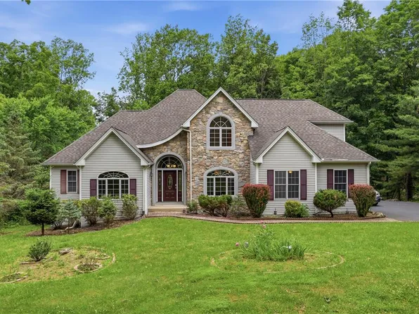 608 Washington Xing, East Stroudsburg, PA 18301