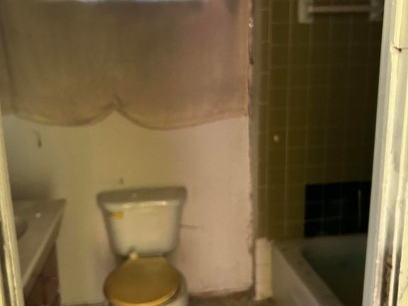 4th image of 2119 W Main St