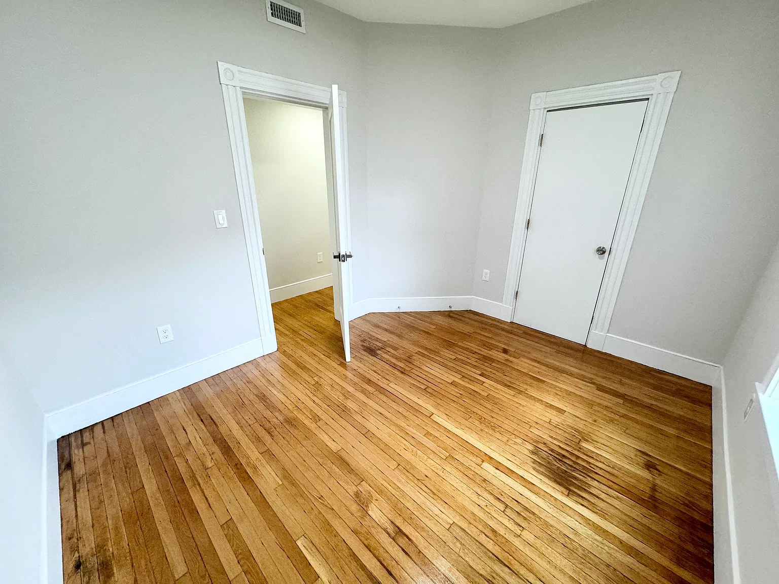 4 bed, 1.5 bath, 1500 sqft, $3,800 — Photo 3