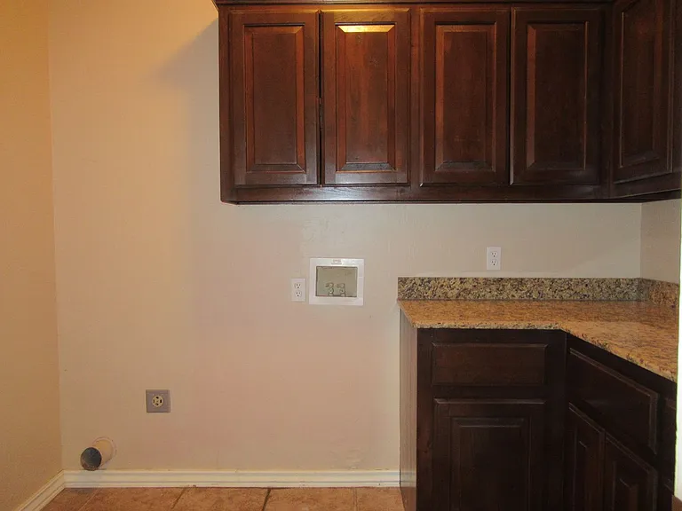3341 Heritage Green Cir — Photo 35