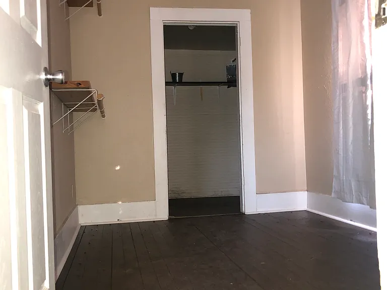 1052 W Jones St — Photo 13