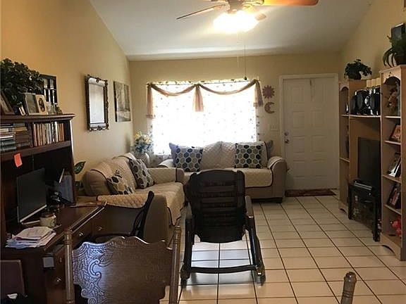 2nd image of 511 SE 6th Ave APT 2