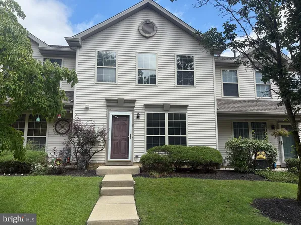 8 Woodbrook Dr, Mantua, NJ 08051