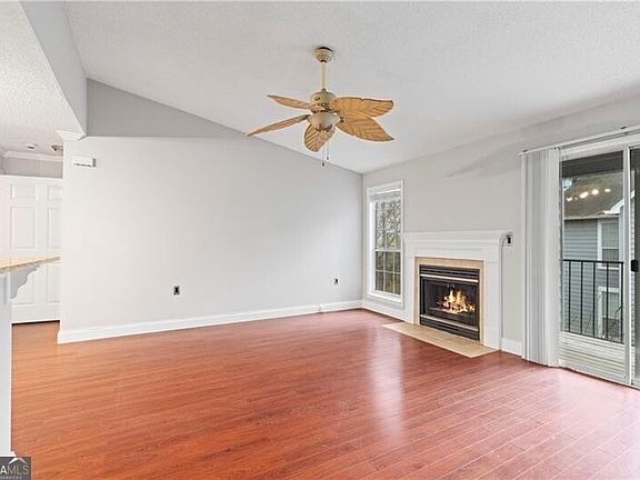 5th image of 640 Granville Ct