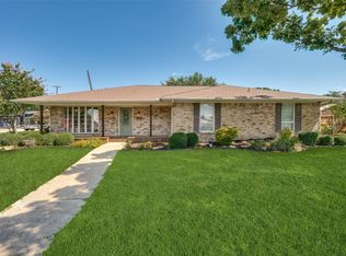 1601 Valleycrest Ln, Carrollton, TX 75006