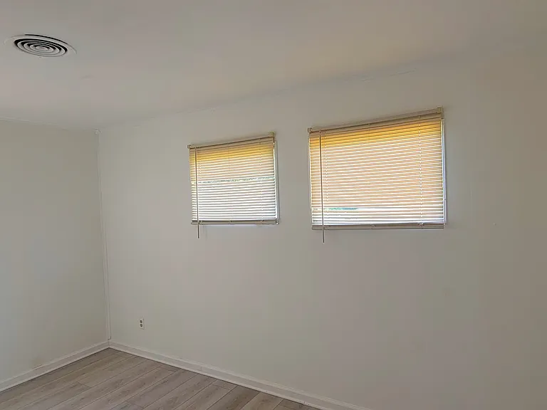 712 Courtland Ave — Photo 8