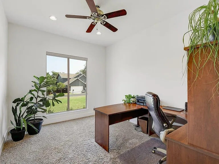 1006 Lipan Trl — Photo 14
