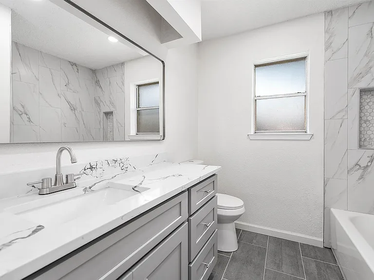 6526 Lynngate Dr — Photo 18