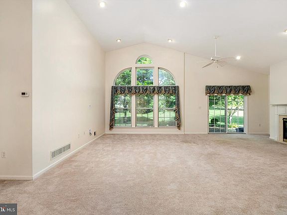 4th image of 10 Powderhorn Way