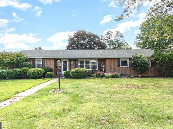 10 Hemlock Dr, Mechanicsburg, PA 17055