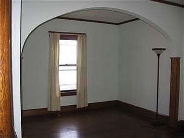 3rd image of 249 Oxford Ave