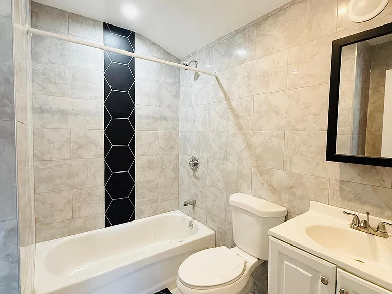 13922 Lakewood Ave #2F — Photo 11