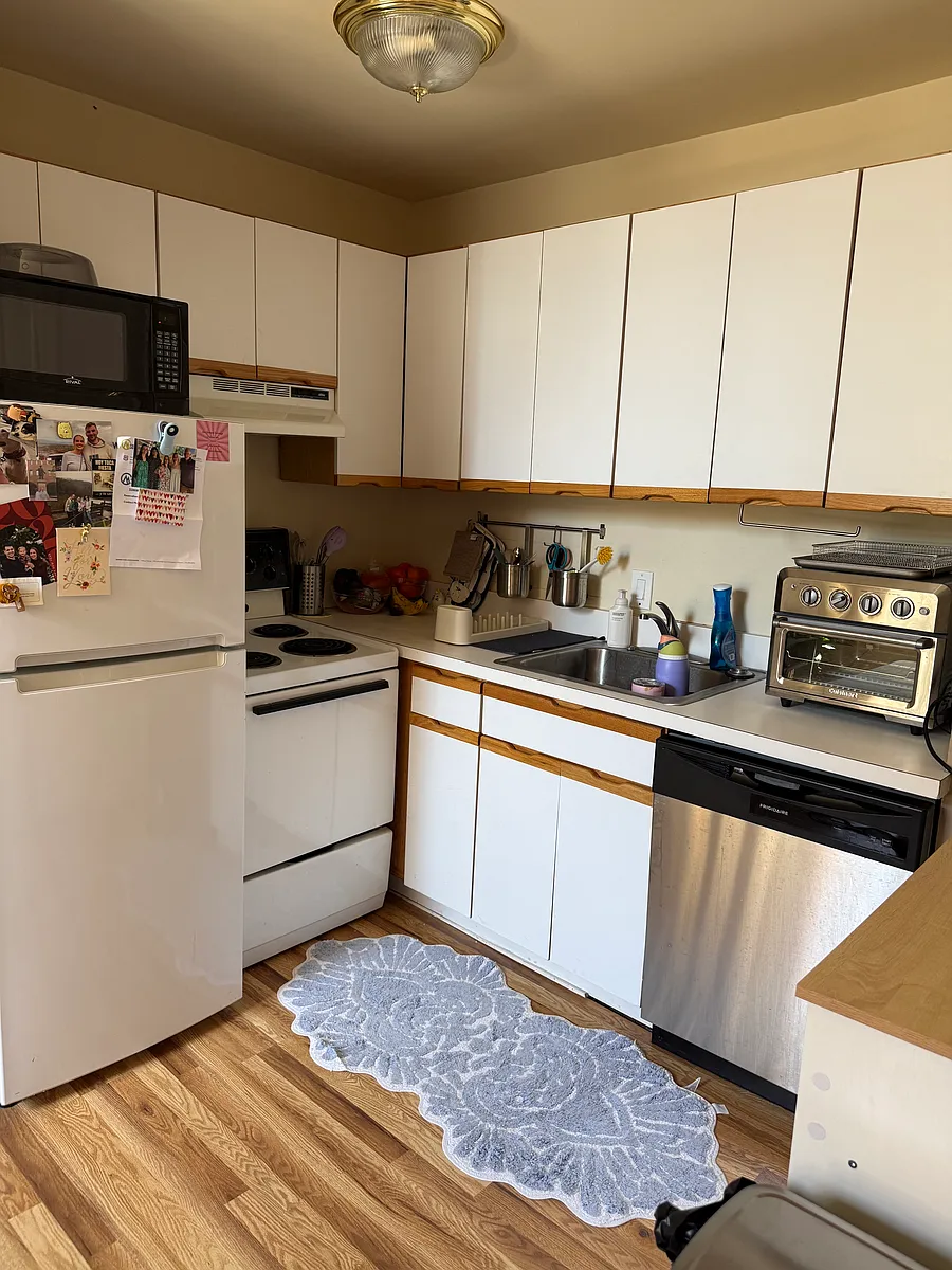 Building Photo - 906 Spruce St #5