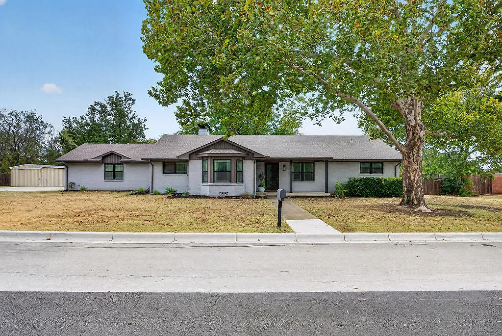 3 bed, 2000 sqft, $2,800 — Photo 1