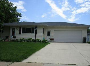 1516 W 4th St, Cedar Falls, IA 50613