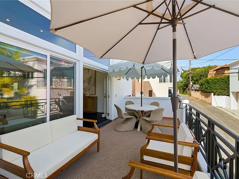 720 Manhattan Beach Blvd — Photo 8