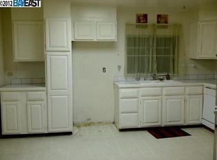 6025 Grassland Dr, Castro Valley, CA 94552