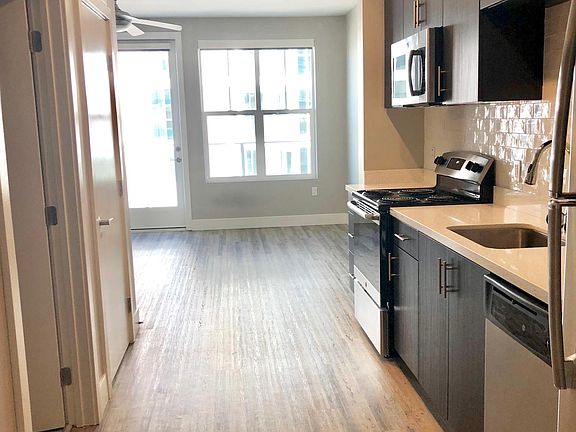 2nd image of 1583 Kettner Blvd #203