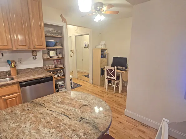 202 Seeley Street image 10 of 25