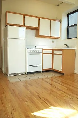 Rented by Tower Brokerage | media 17