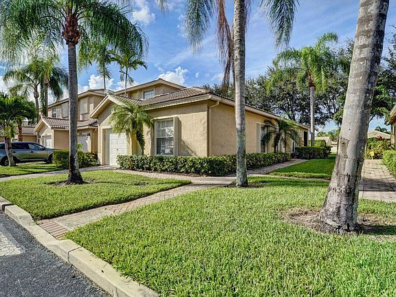 3rd image of 6430 Park Lake Cir
