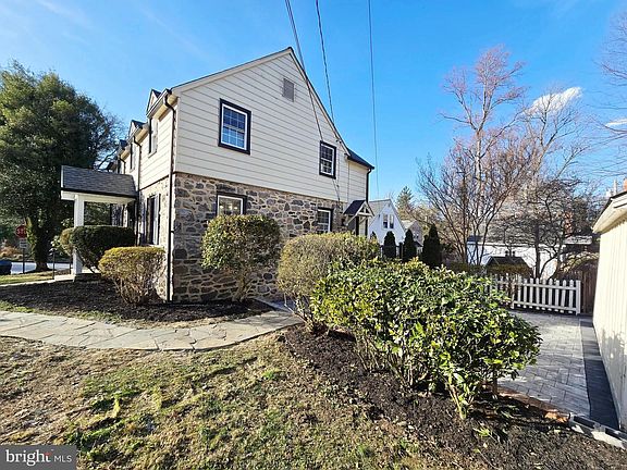 3rd image of 608 Marwood Rd