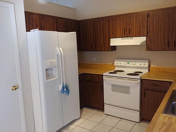 3rd image of 607 SE Santa Barbara Pl