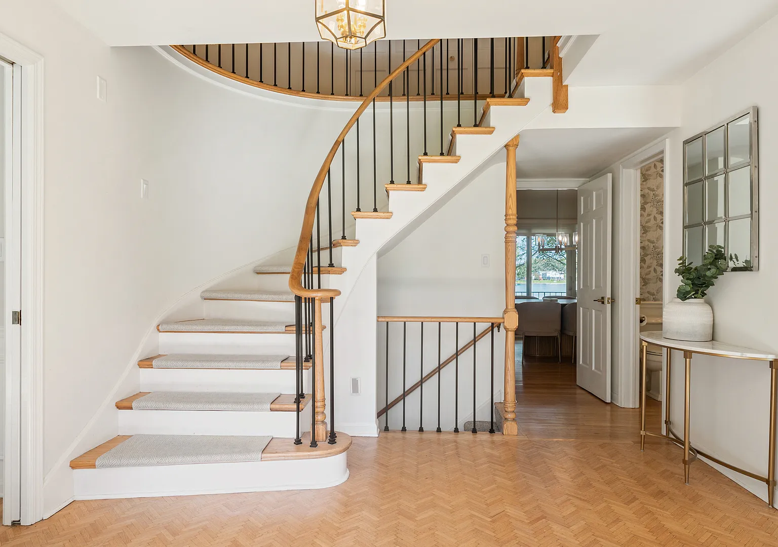 5 bed, 3.5 bath, 5400 sqft, $6,500 — Photo 2