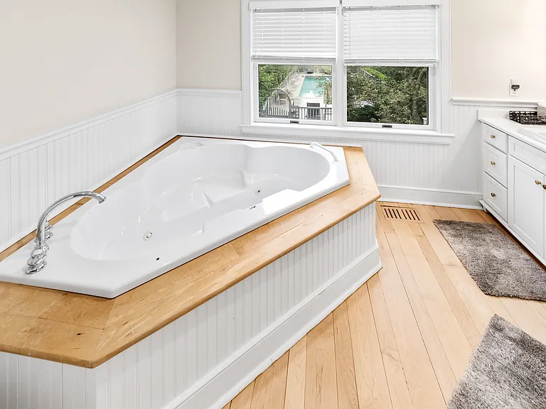 329 Dune Rd — Photo 31