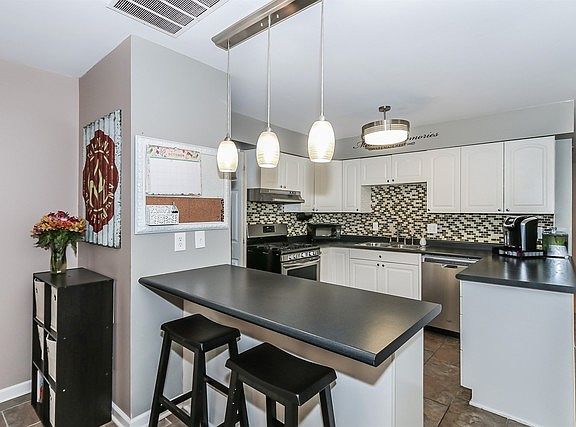 5th image of 7 Windsor Ct