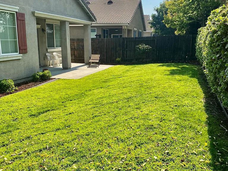 1407 Rossmere Ln — Photo 24