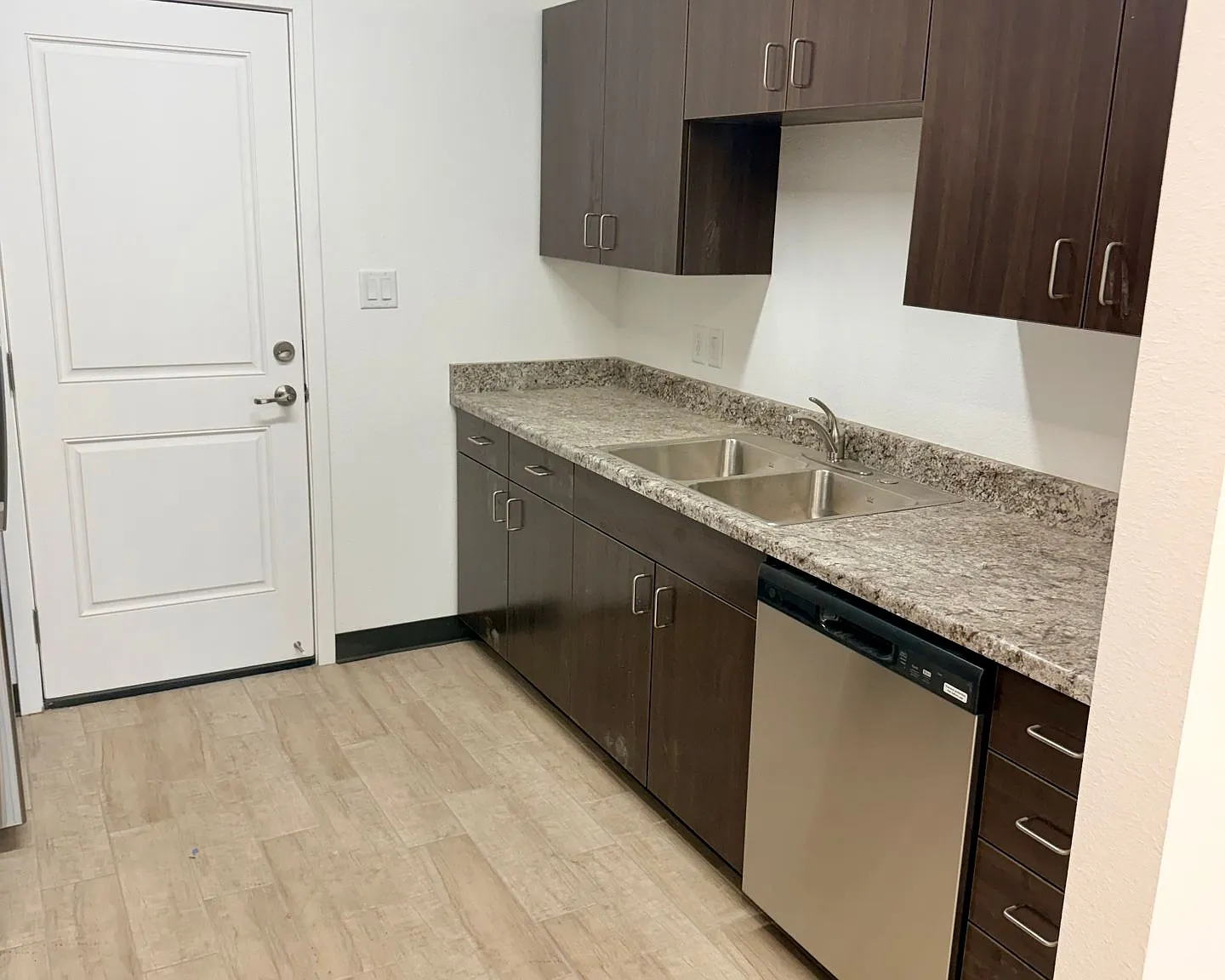 Brand New 2 Bedroom 2 Bath gated community apartments. — Photo 3