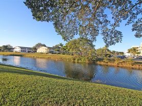 315 Newport Ct, Deerfield Beach, FL