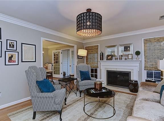 4th image of 4216 Woodglen Ln