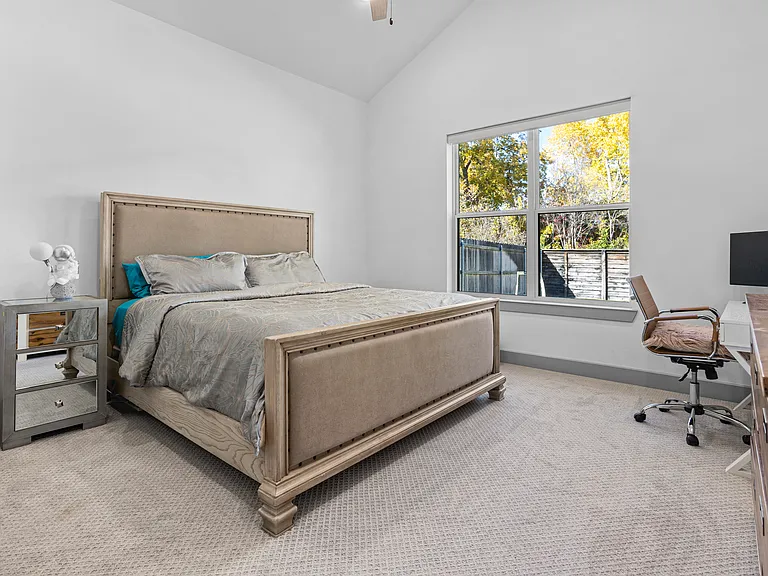 5622 Oaks Ln — Photo 17